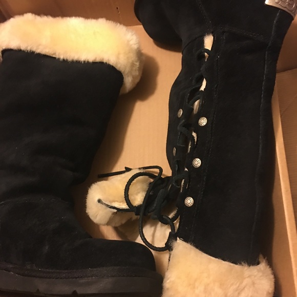 UGG WOMAN BOOTS SIZE 6 - Picture 1 of 3